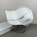 ⁦قبعة شانيل بتصميم جديد⁩ - الصورة ⁦3⁩