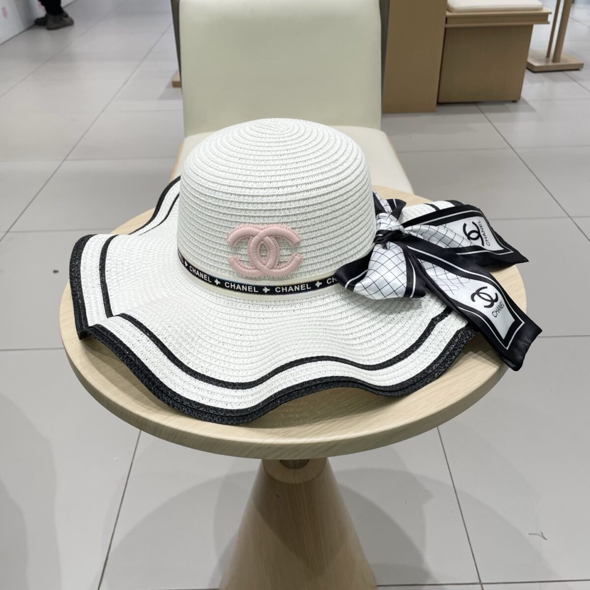 ⁦قبعة شمس شانيل عالية الجودة⁩ - الصورة ⁦3⁩