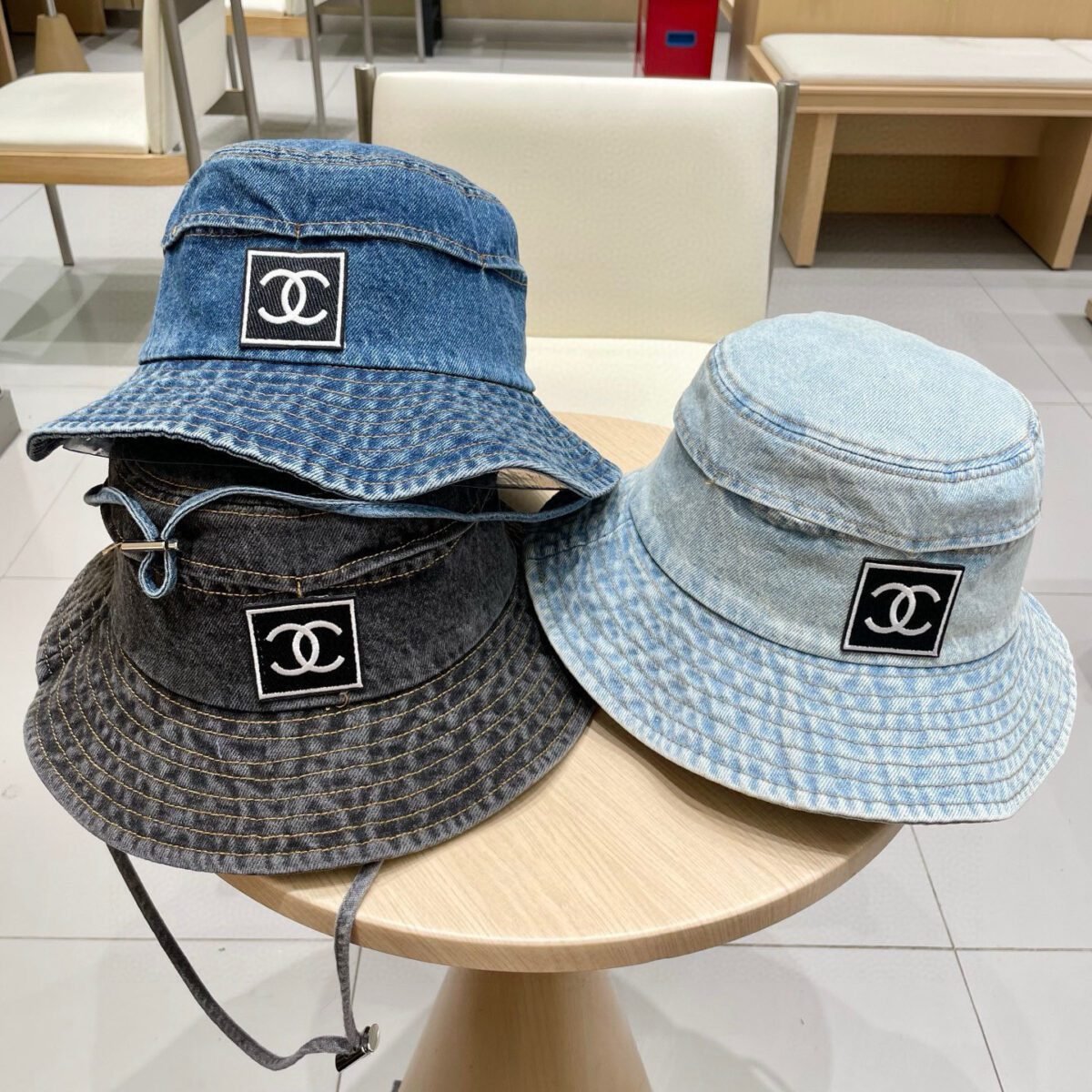 wsxc1751151168116_4 قبعة شانيل الكلاسيكية الجديدة من الدنيم - الصورة 1