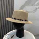 ⁦قبعة شانيل القشية الفاخرة ذات القمة المسطحة⁩ - الصورة ⁦4⁩