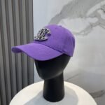 ⁦قبعة بيسبول شانيل الجديدة عالية الجودة والمرصعة بالألماس.⁩ - الصورة ⁦10⁩