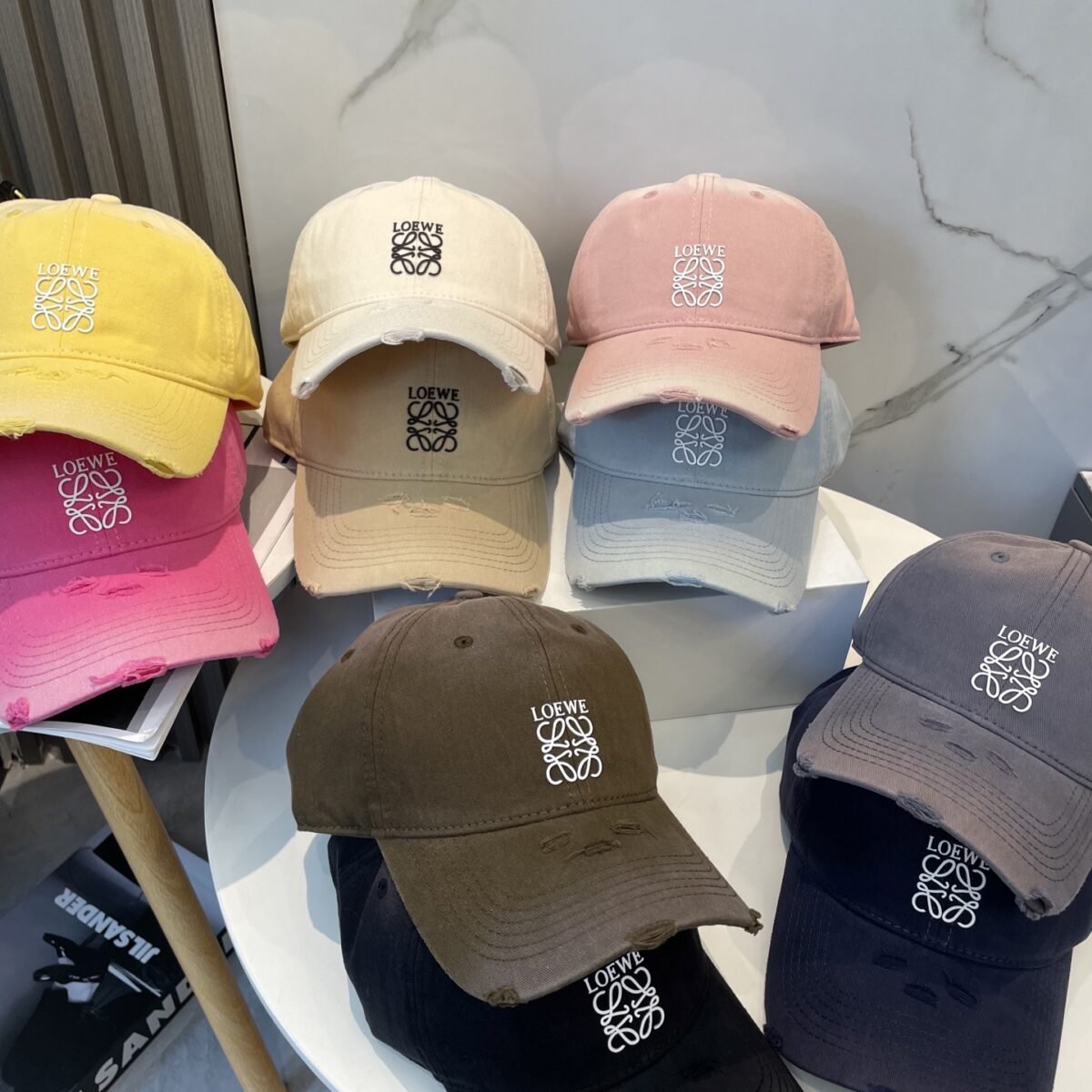 ⁦قبعة بيسبول بتصميم جديد من لويفي⁩ - الصورة ⁦1⁩