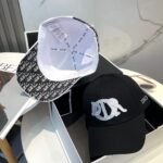 ⁦قبعة بيسبول جديدة من ديور، مصنوعة من قماش الدنيم المطرز⁩ - الصورة ⁦5⁩