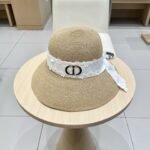 ⁦قبعة شمس نسائية من ديور⁩ - الصورة ⁦2⁩