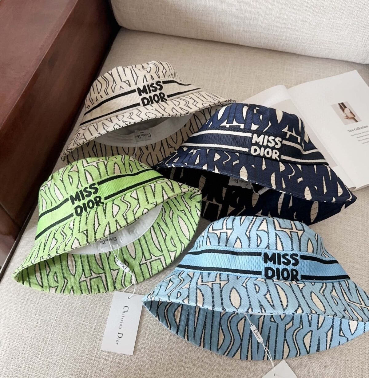 ⁦قبعة دلو ديور الجديدة⁩ - الصورة ⁦1⁩