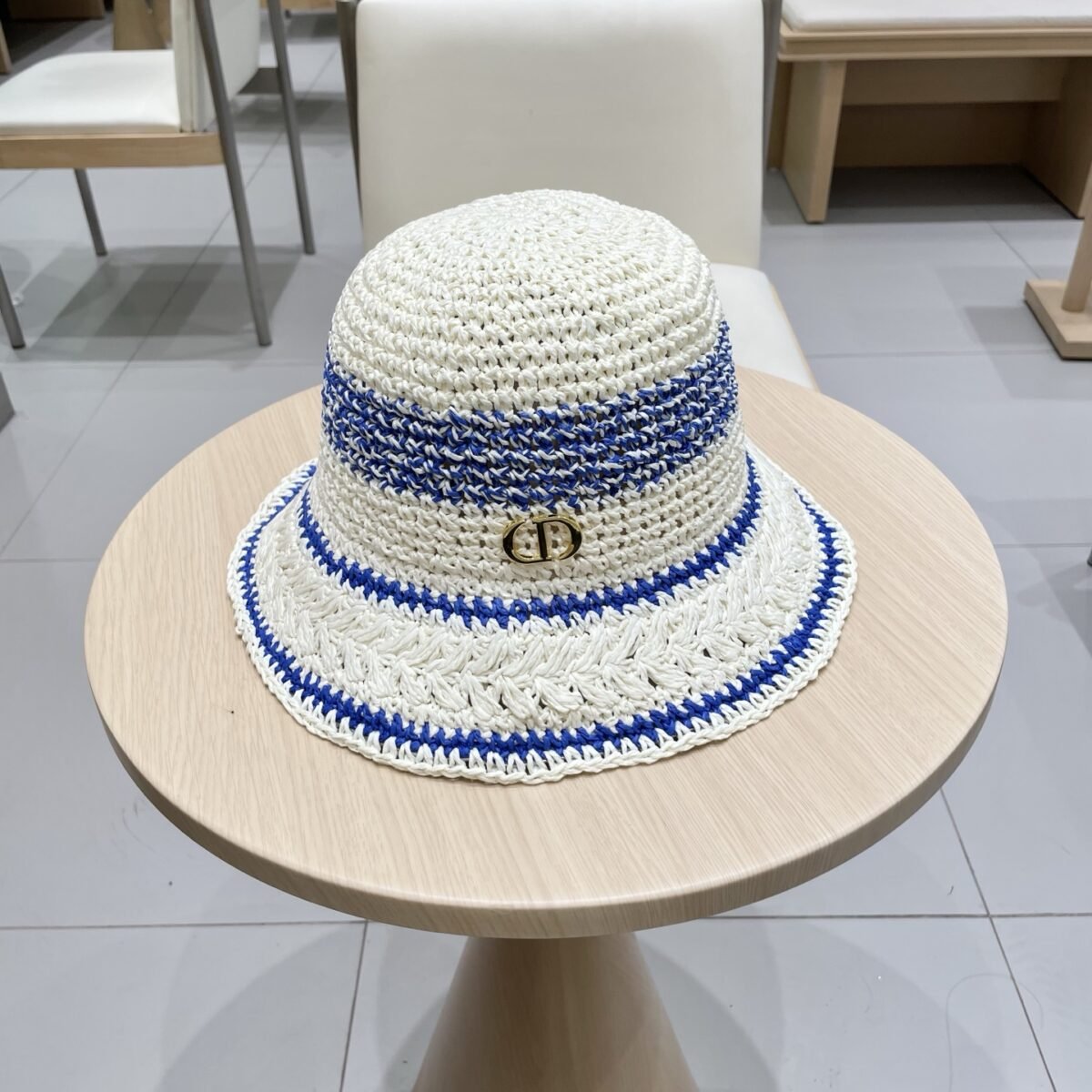 ⁦قبعة ديور النسائية من القش⁩ - الصورة ⁦2⁩