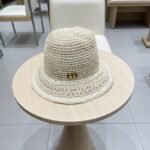 ⁦قبعة ديور النسائية من القش⁩ - الصورة ⁦3⁩