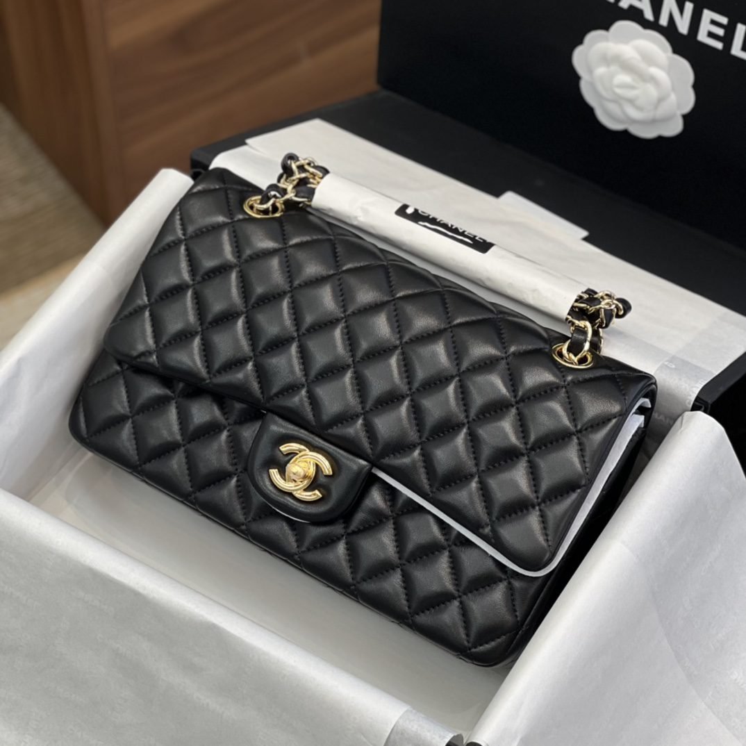 1751233952734 حقيبة CHANEL الانيقة - الصورة 1