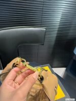 ⁦حقيبة كتف من فندي FENDI⁩ - الصورة ⁦8⁩