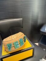 ⁦حقيبة كتف من فندي FENDI⁩ - الصورة ⁦6⁩