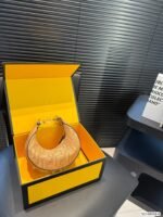 ⁦حقيبة كتف من فندي FENDI⁩ - الصورة ⁦5⁩