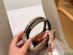 ⁦حقيبة ديور الأنيقة⁩ - الصورة ⁦3⁩