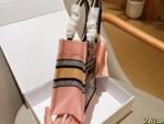 ⁦حقيبة ديور الأنيقة⁩ - الصورة ⁦8⁩