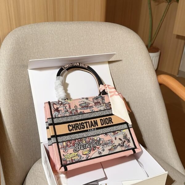 حقيبة ديور الأنيقة