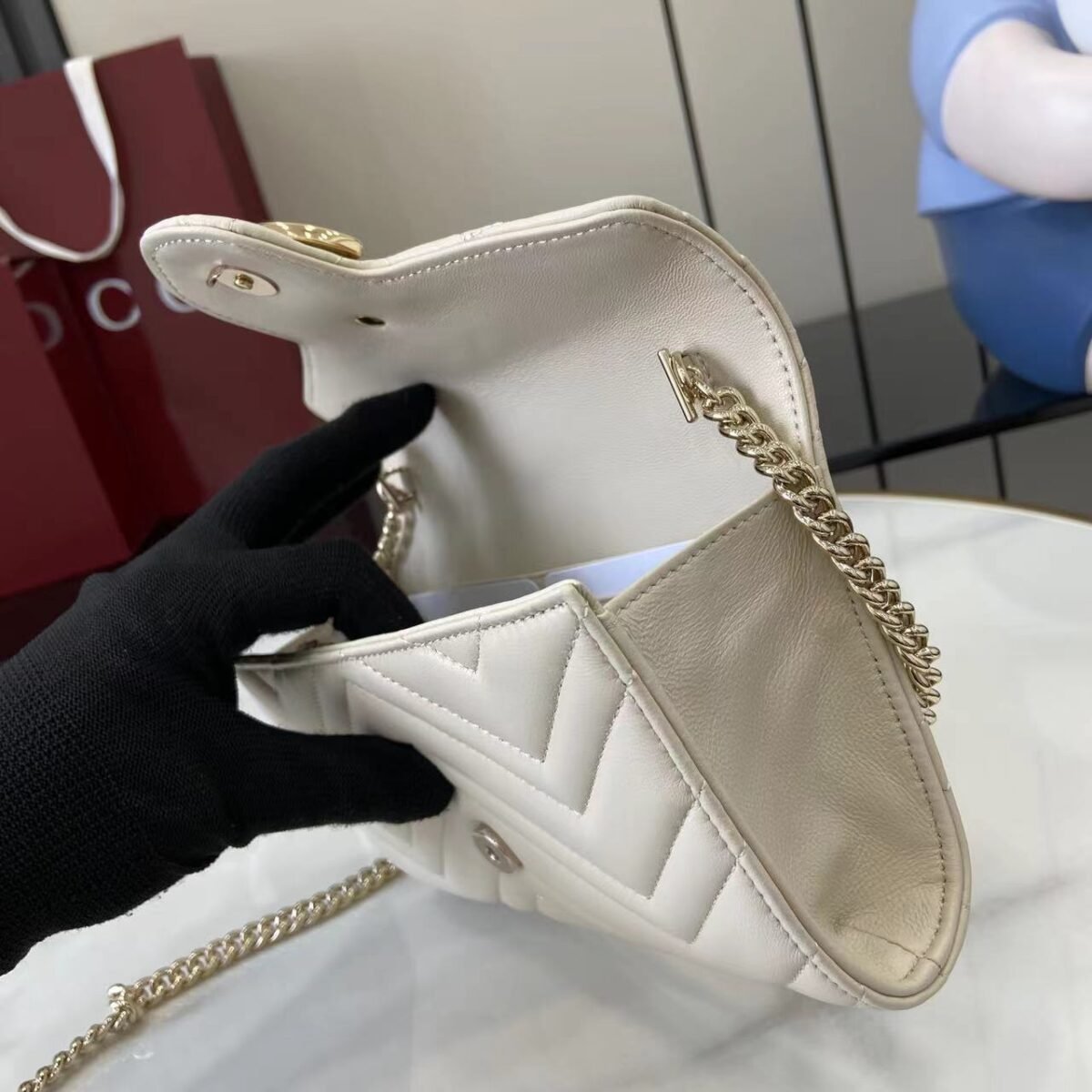 ⁦حقيبة يد أبيض من قوتشي Gucci⁩ - الصورة ⁦8⁩