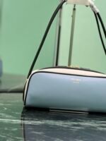 ⁦حقيبة يد انيقة من Prada⁩ - الصورة ⁦5⁩
