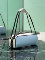 ⁦حقيبة يد انيقة من Prada⁩ - الصورة ⁦3⁩