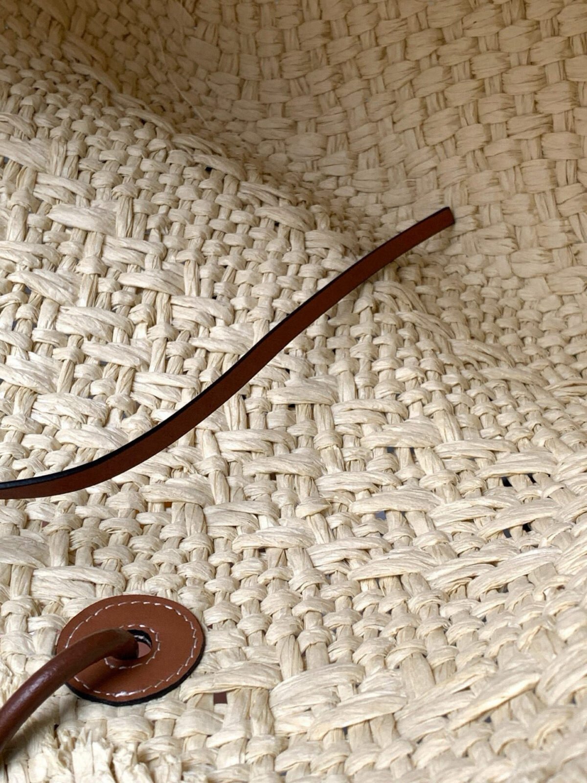 ⁦حقيبة صيفية منLOEWE⁩ - الصورة ⁦7⁩