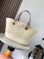 ⁦حقيبة صيفية منLOEWE⁩ - الصورة ⁦3⁩