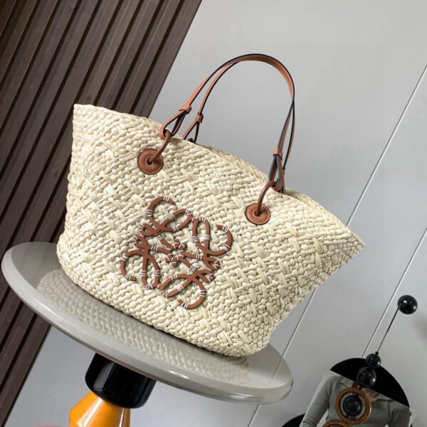 حقيبة صيفية منLOEWE