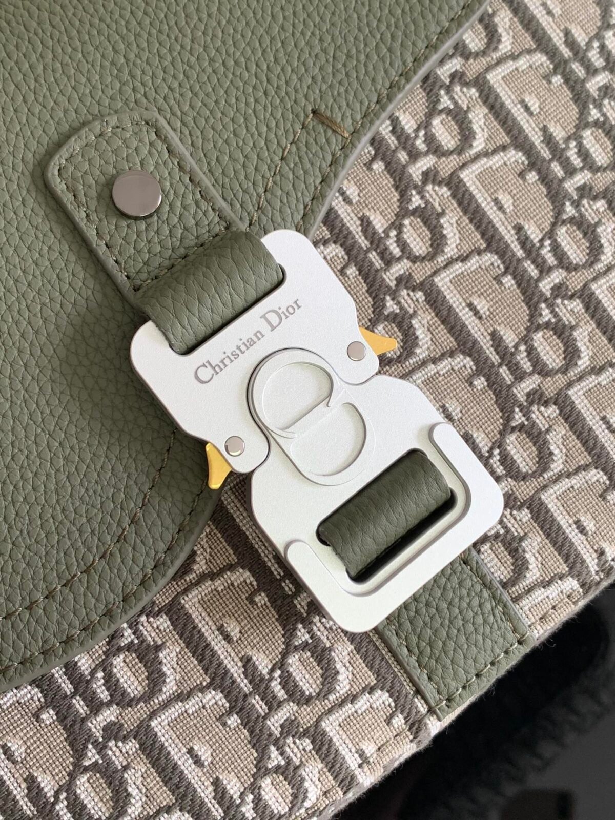 ⁦شنطة يد صغيرة من ديور Dior⁩ - الصورة ⁦5⁩