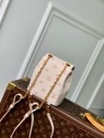 ⁦حقيبة ظهر من لوي فيتون Louis Vuitton⁩ - الصورة ⁦4⁩