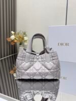 ⁦حقيبة واسعة من ديور Dior Bag⁩ - الصورة ⁦4⁩