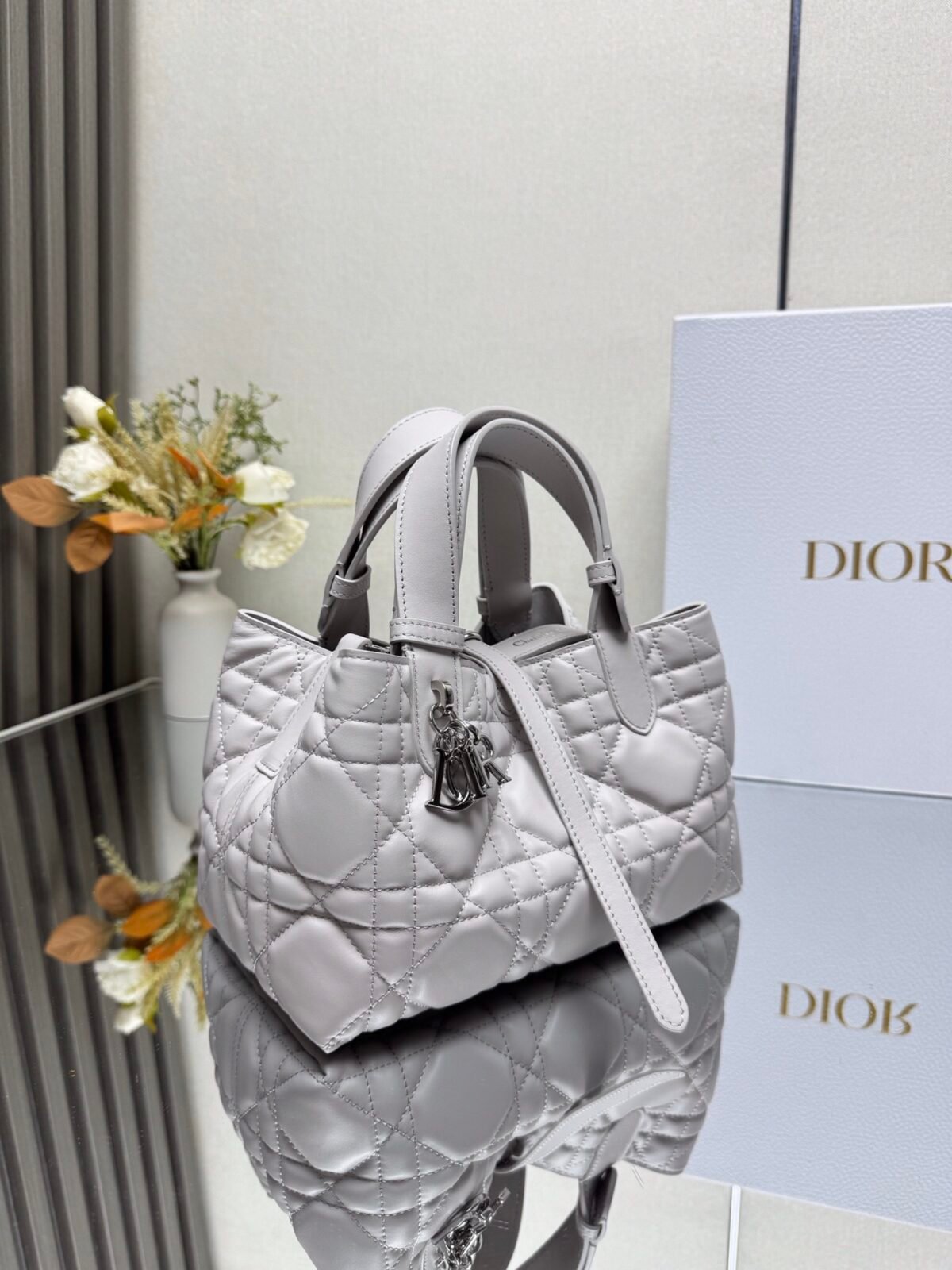⁦حقيبة واسعة من ديور Dior Bag⁩ - الصورة ⁦3⁩