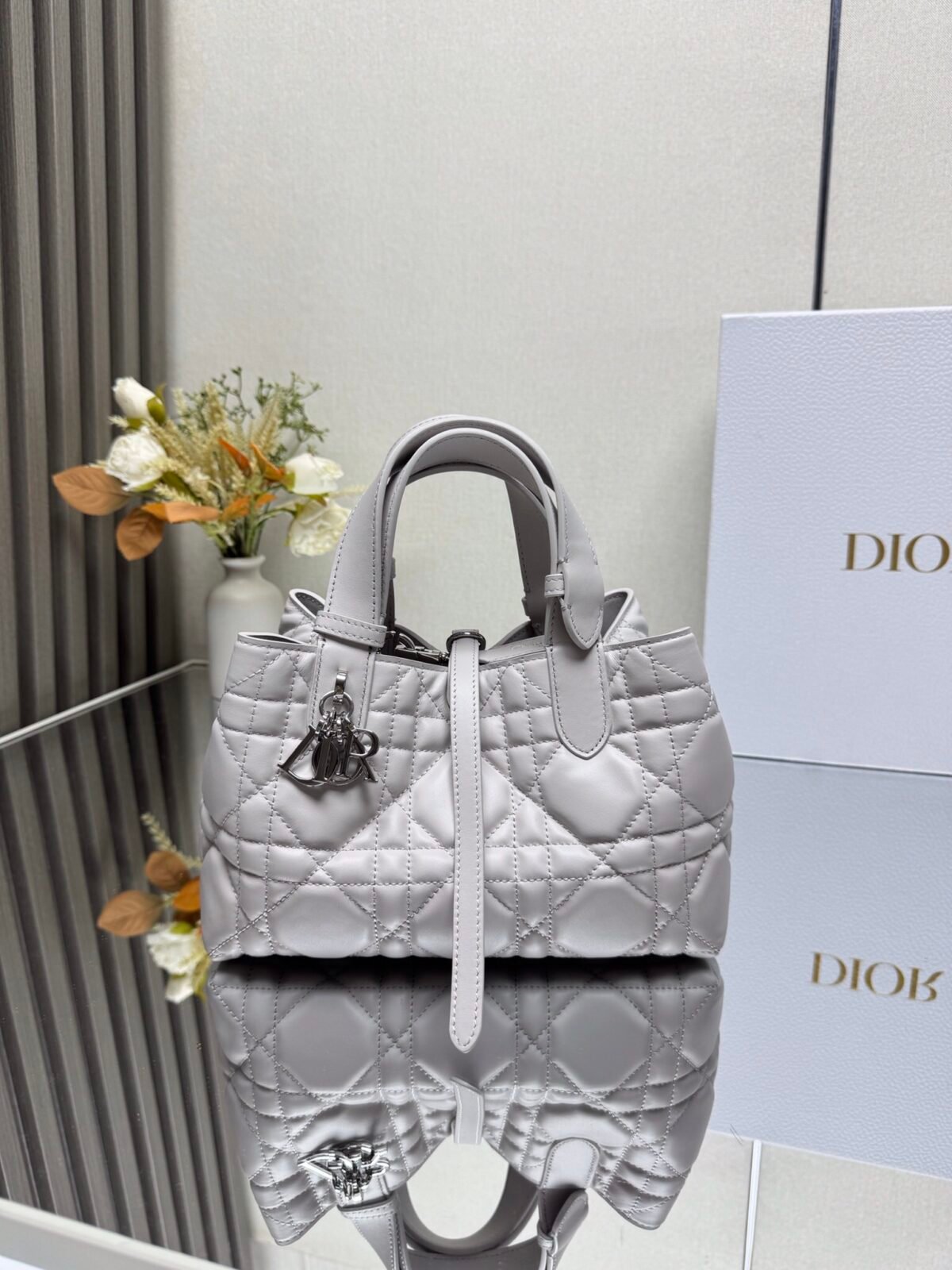 ⁦حقيبة واسعة من ديور Dior Bag⁩ - الصورة ⁦1⁩