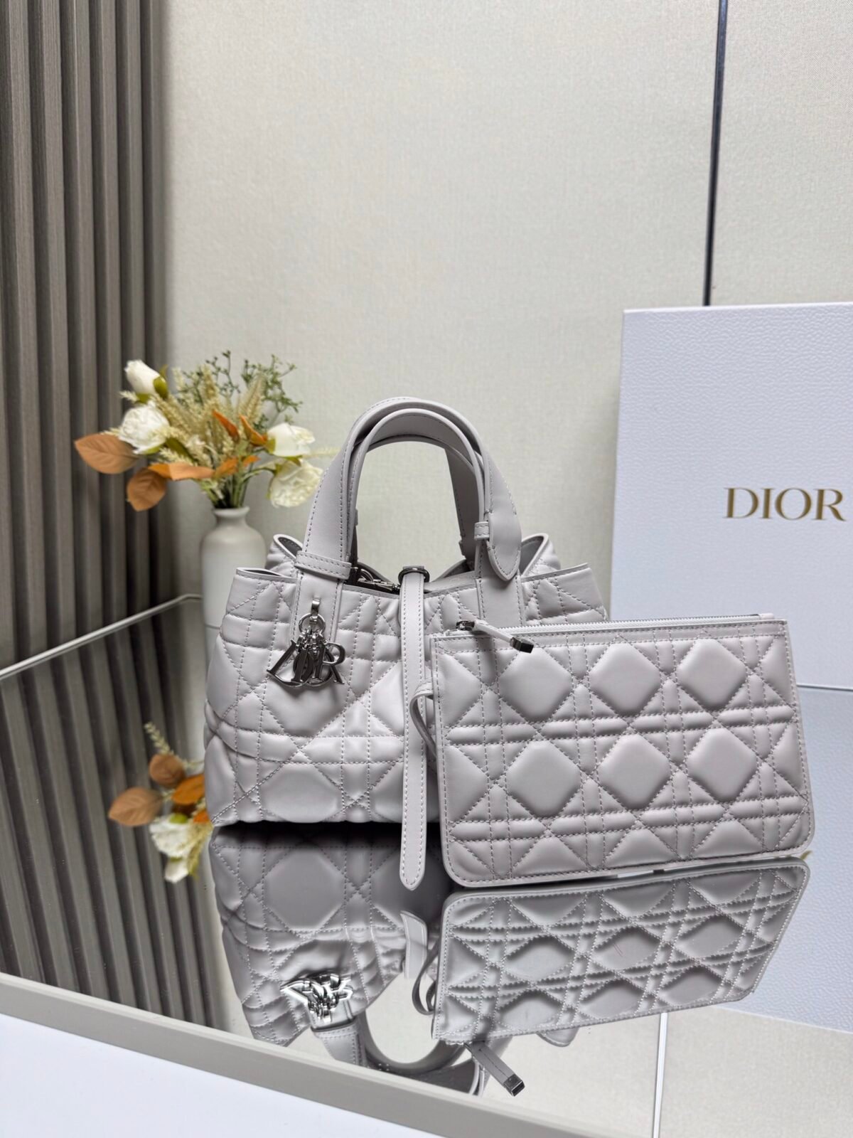 ⁦حقيبة واسعة من ديور Dior Bag⁩ - الصورة ⁦2⁩