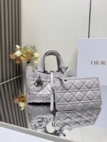 ⁦حقيبة واسعة من ديور Dior Bag⁩ - الصورة ⁦2⁩