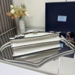 ⁦حقيبة يد جذابة من برادا Prada⁩ - الصورة ⁦5⁩