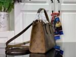 ⁦حقيبة يد صغيرة من لوي فيتون Louis Vuitton⁩ - الصورة ⁦5⁩