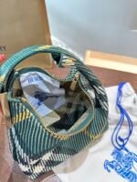 ⁦حقيبة يد Burberry⁩ - الصورة ⁦6⁩