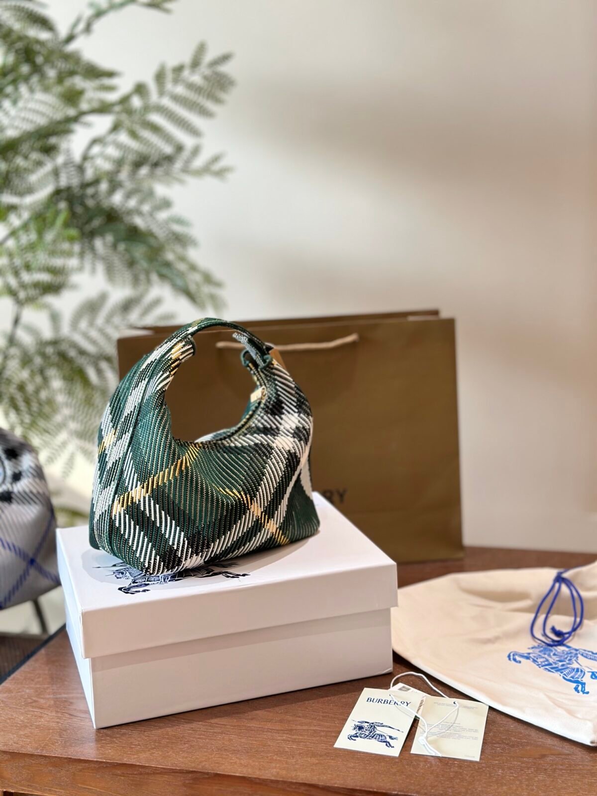 ⁦حقيبة يد Burberry⁩ - الصورة ⁦3⁩