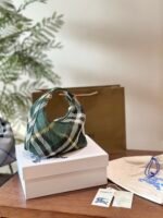 ⁦حقيبة يد Burberry⁩ - الصورة ⁦3⁩