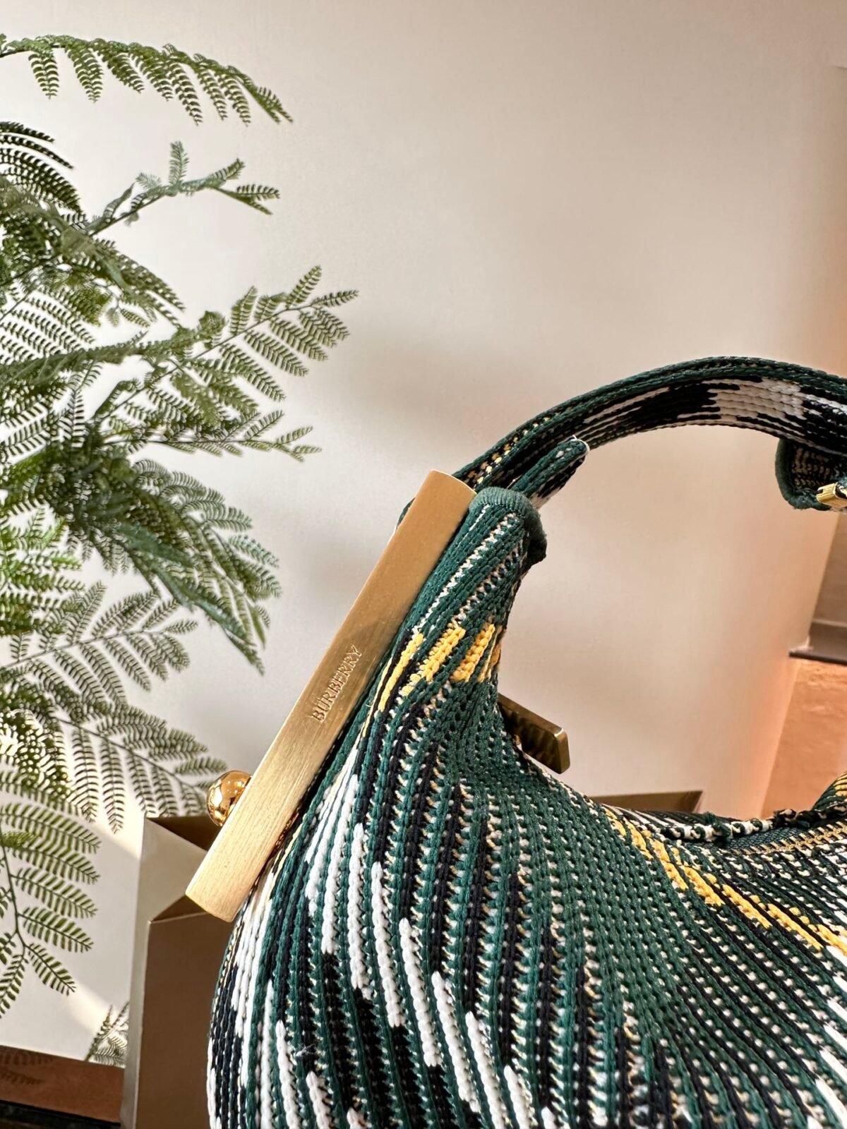 ⁦حقيبة يد Burberry⁩ - الصورة ⁦5⁩