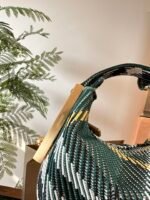 ⁦حقيبة يد Burberry⁩ - الصورة ⁦5⁩