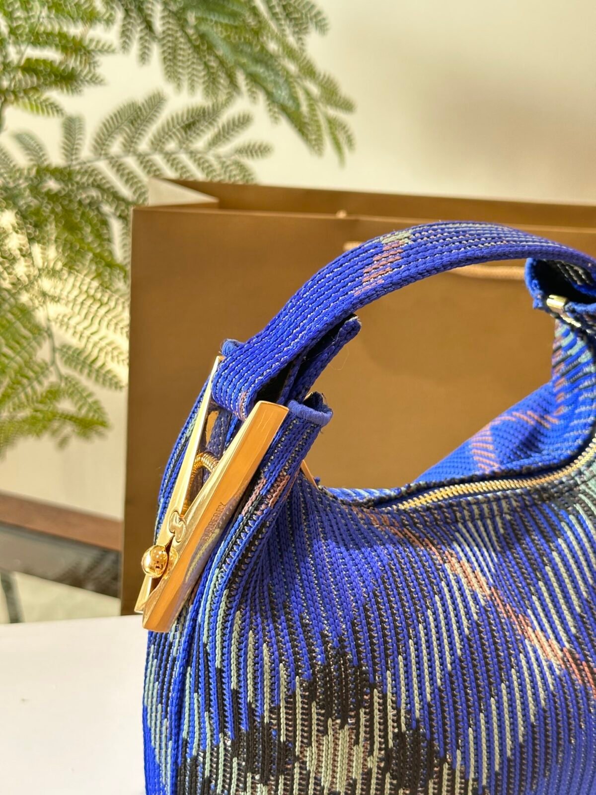 ⁦حقيبة يد Burberry⁩ - الصورة ⁦2⁩