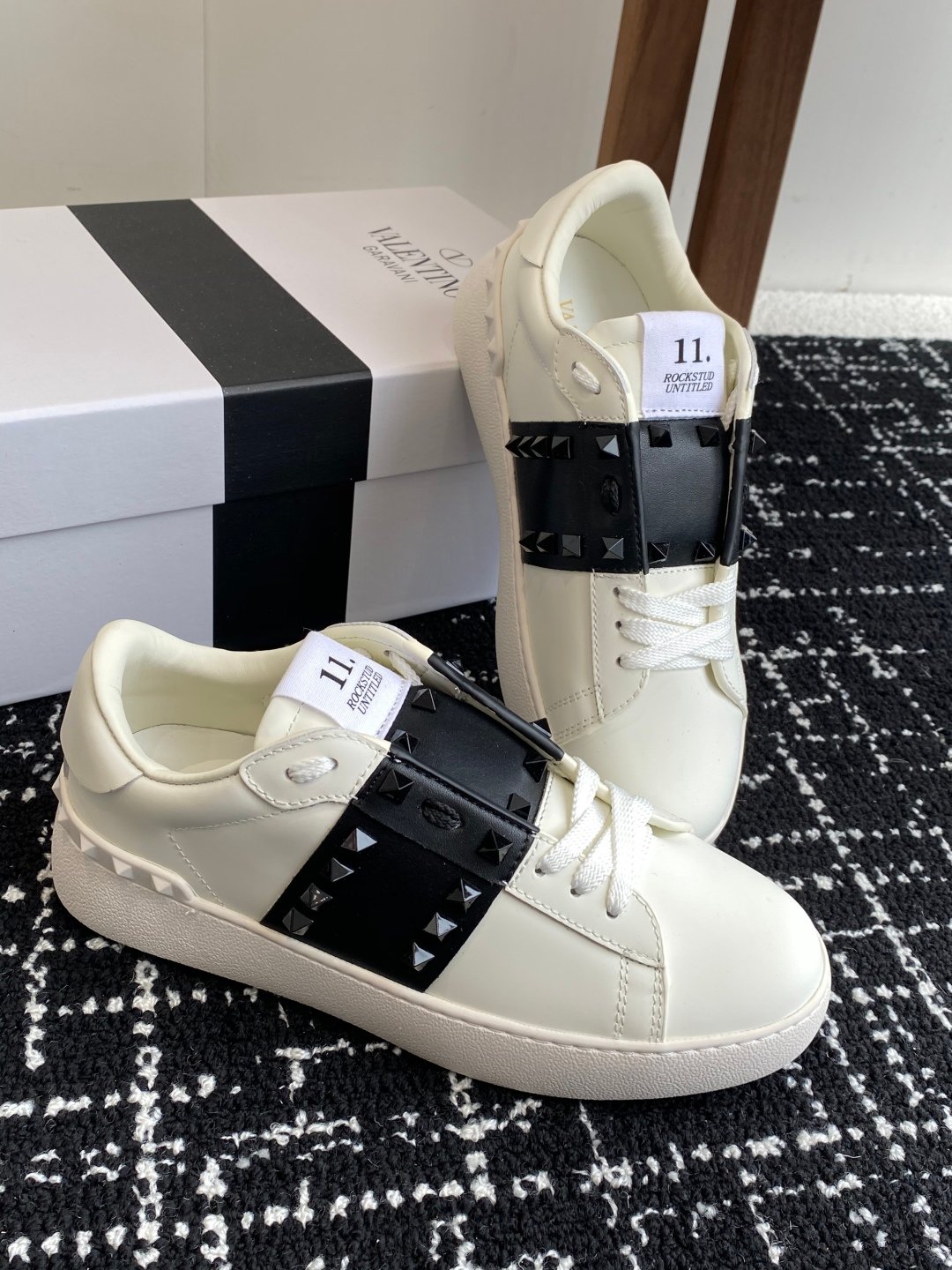 wsxc1752345182980_2 حذاء Valentino Garavani - الصورة 1