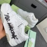⁦حذاء Off-White Out Of Office⁩ - الصورة ⁦8⁩