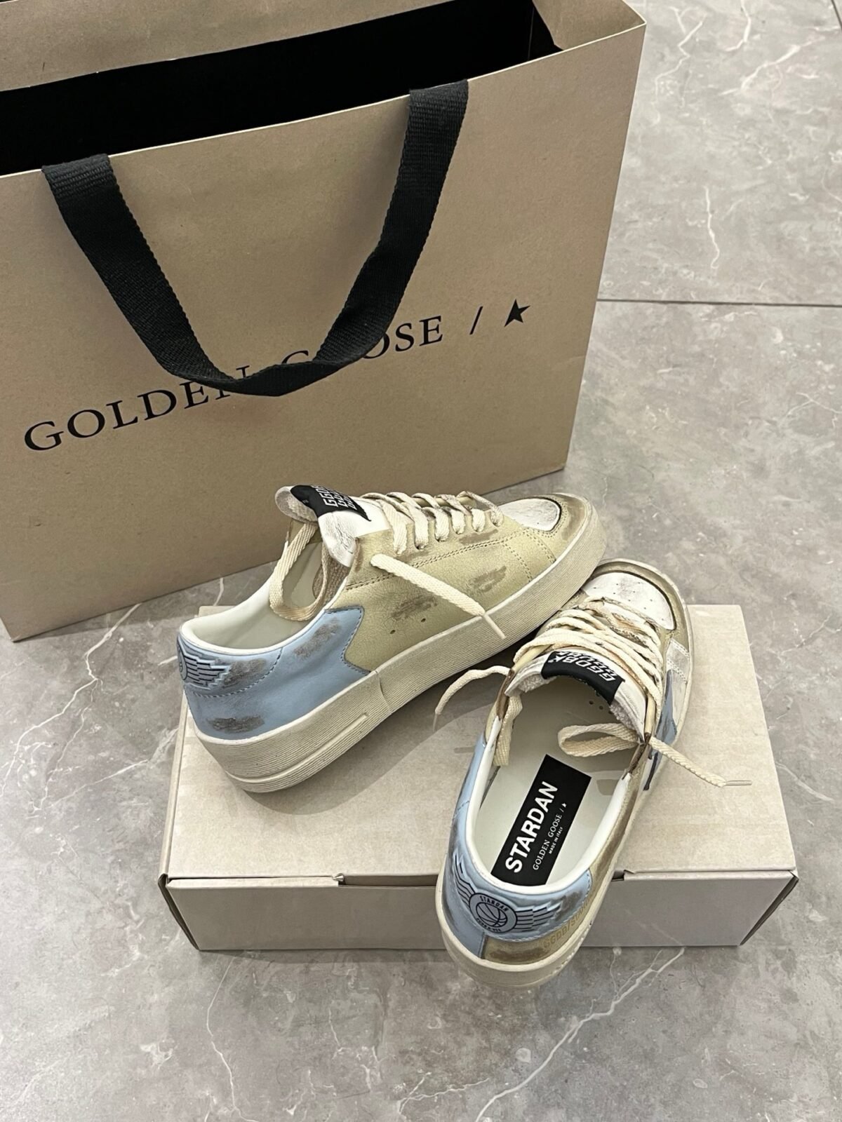 ⁦سنيكرز من Golden Goose⁩ - الصورة ⁦8⁩