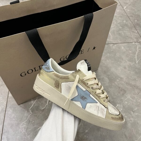 سنيكرز من Golden Goose