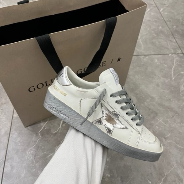 سنيكرز من Golden Goose