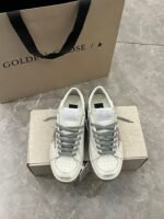 ⁦سنيكرز من Golden Goose⁩ - الصورة ⁦7⁩