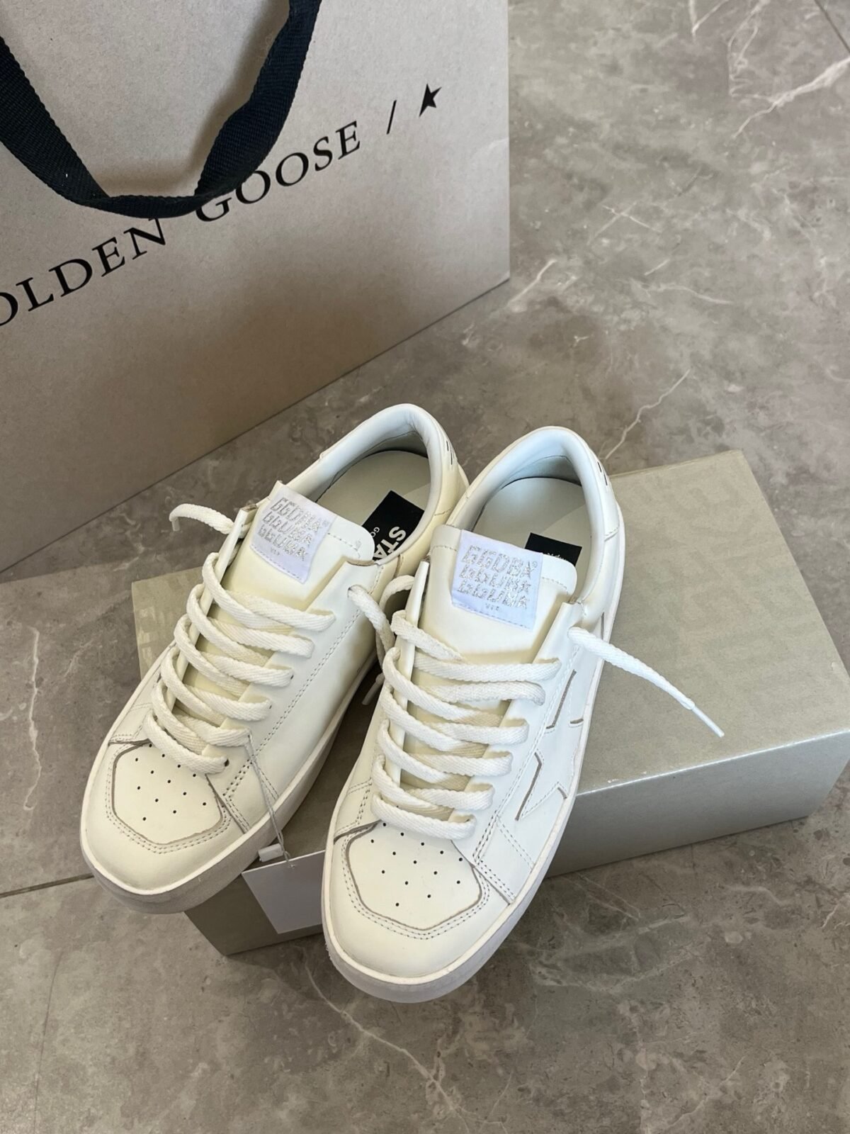 ⁦سنيكرز من Golden Goose⁩ - الصورة ⁦6⁩