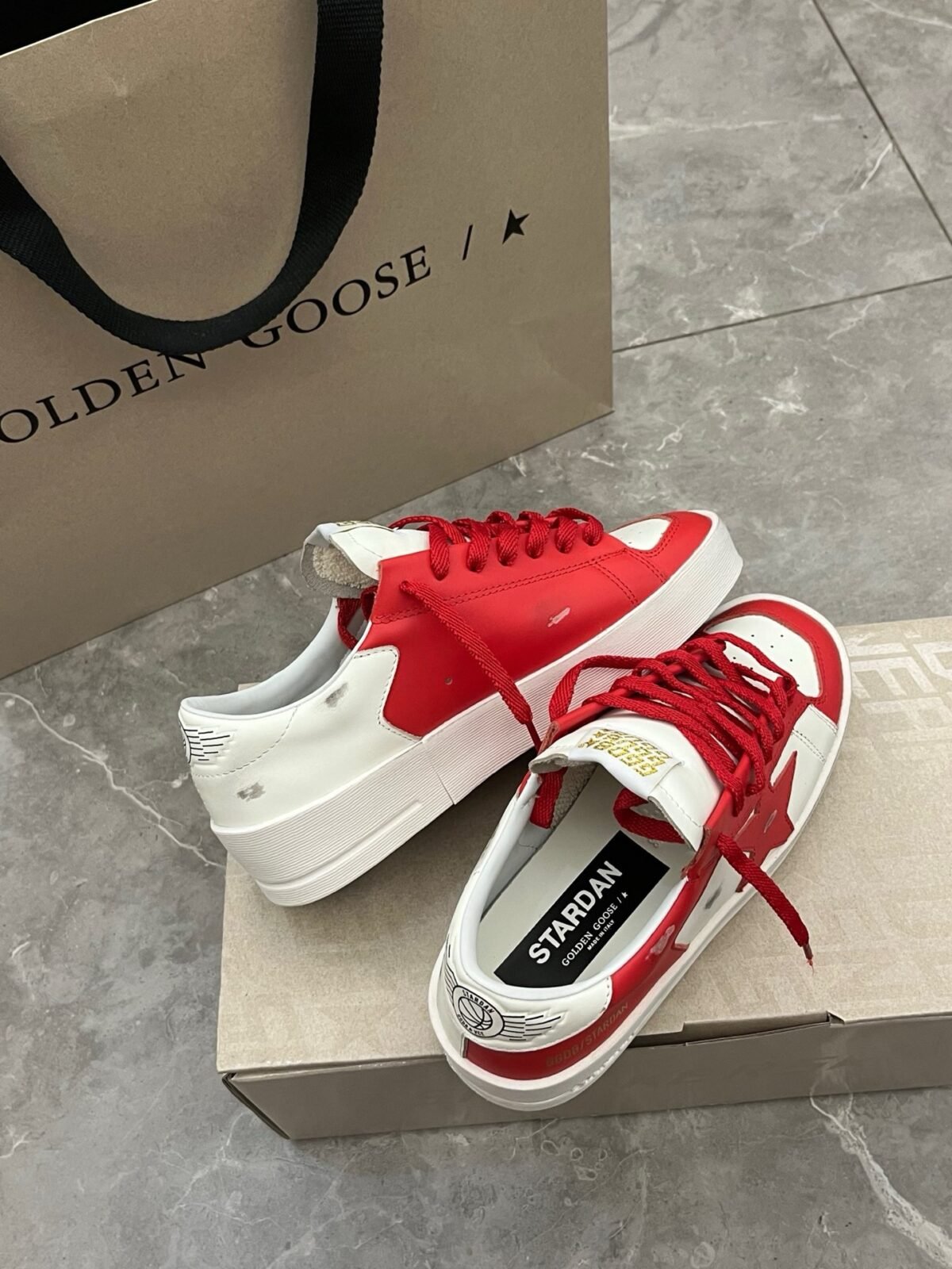 ⁦سنيكرز من Golden Goose⁩ - الصورة ⁦7⁩