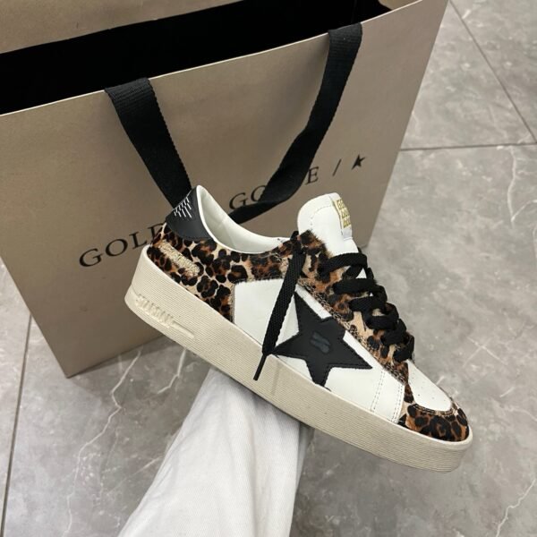 سنيكرز من Golden Goose