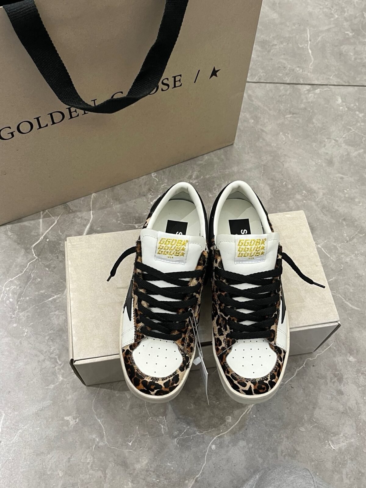 ⁦سنيكرز من Golden Goose⁩ - الصورة ⁦6⁩
