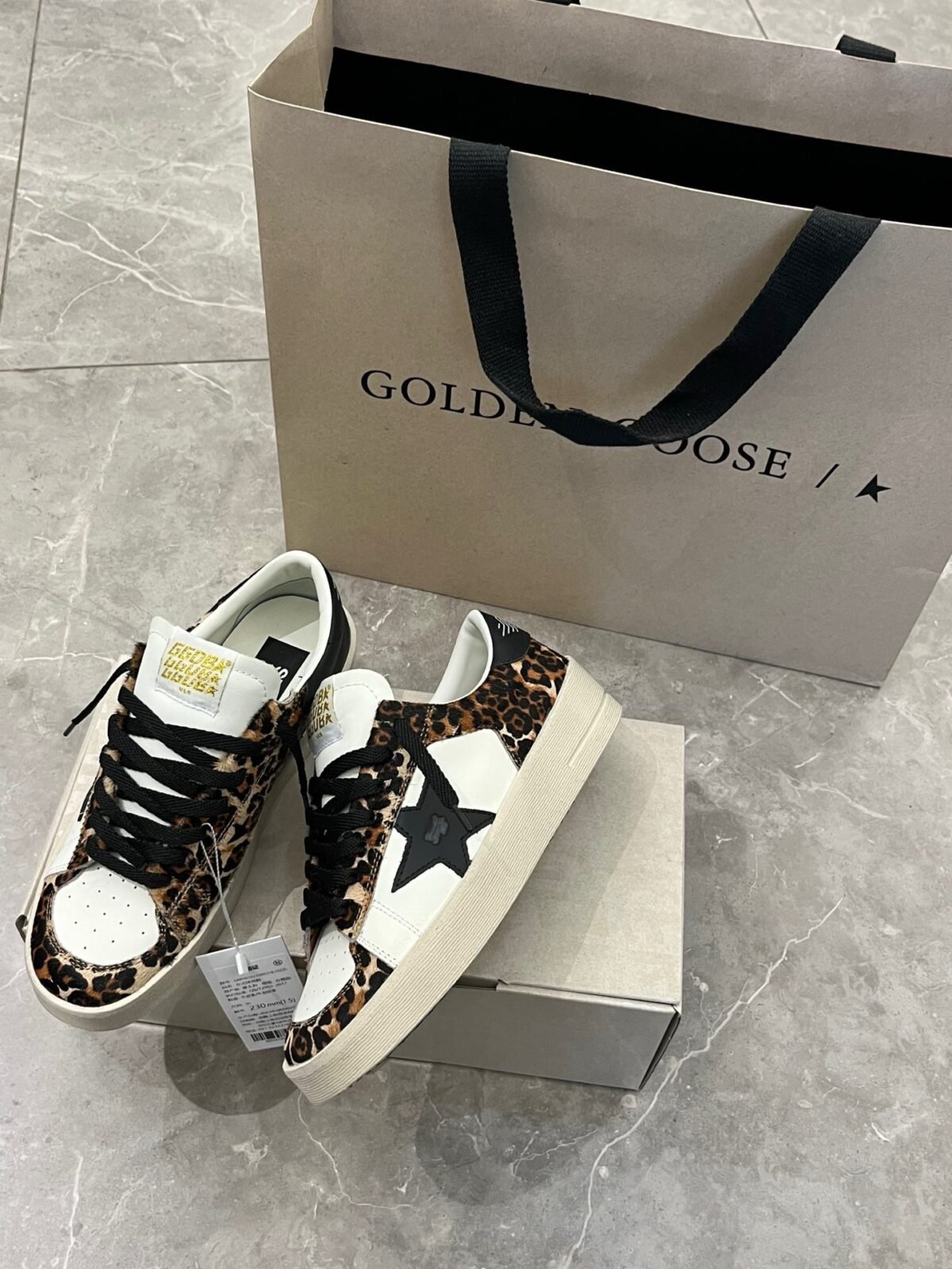 ⁦سنيكرز من Golden Goose⁩ - الصورة ⁦8⁩